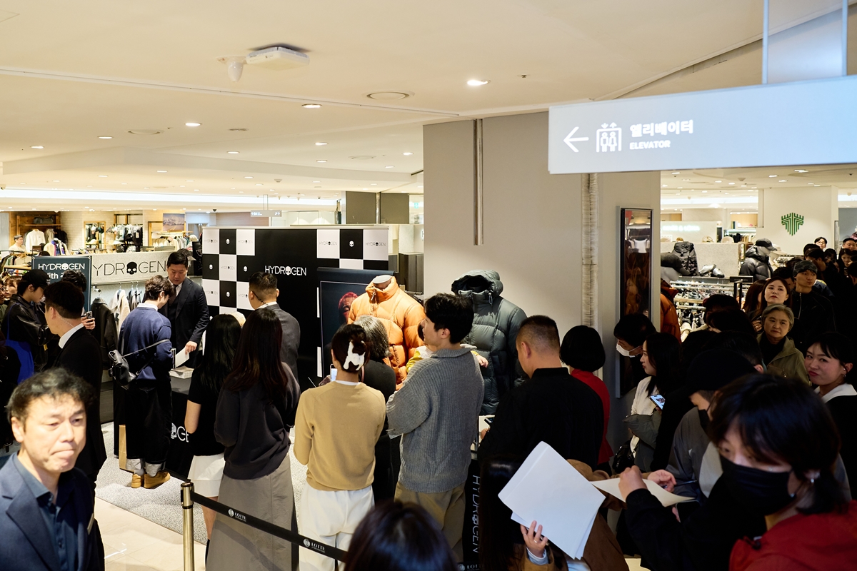 하이드로겐, 앰배서더 추성훈과 팬사인회 성황리 개최 676-Image